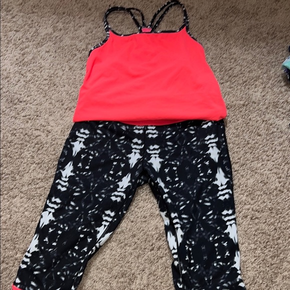 Fabletics workout set. - Picture 1 of 8